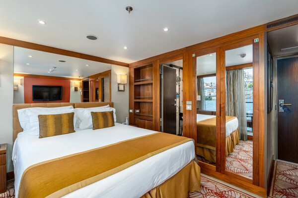 Amawaterways AmaVida A & B Stateroom Bedroom 2 ©Bruno Barreira & Amawaterways.jpeg